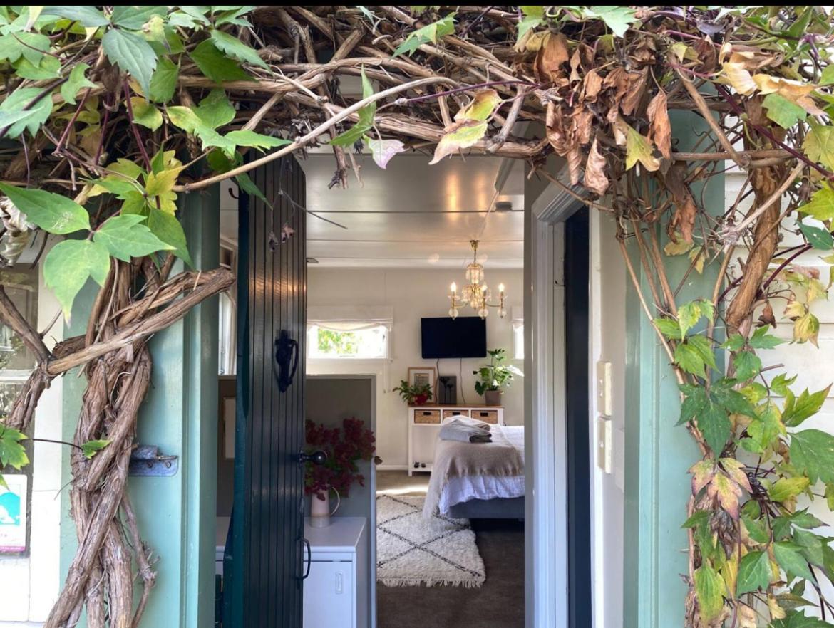 Green Door Cottage Грейтаун Экстерьер фото